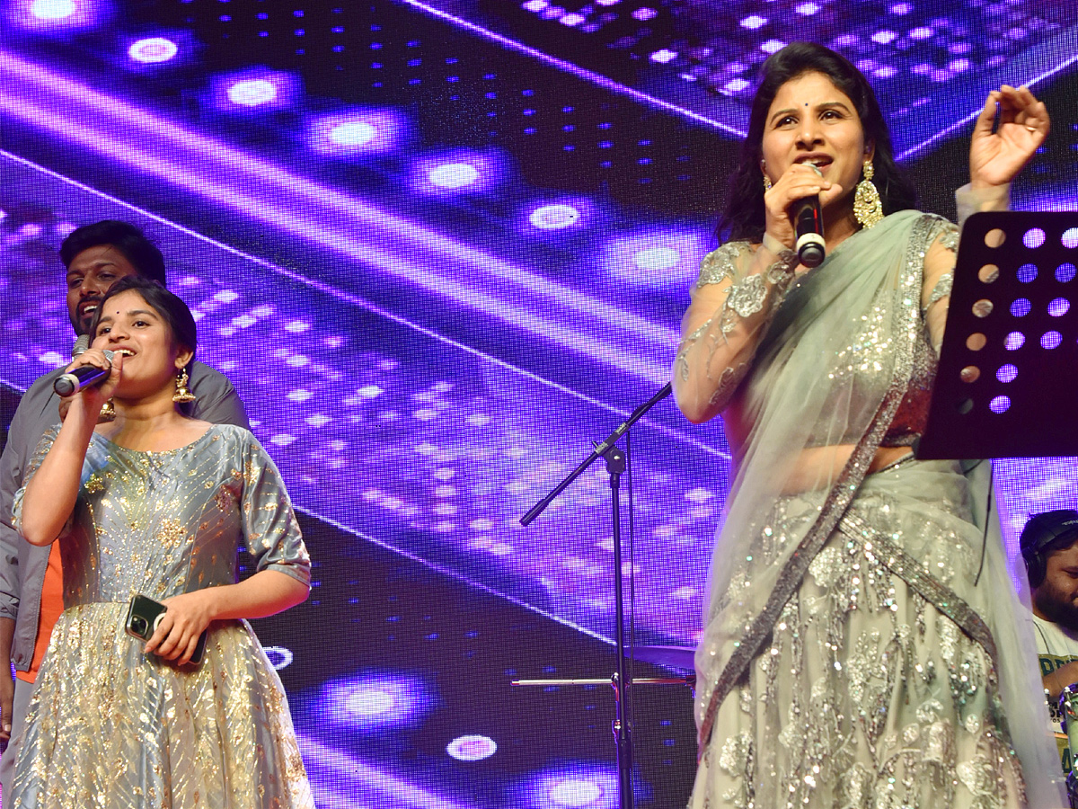 New_20Year_20Celebrations_20in_20Hyderabad_20Photos_21.jpg 22