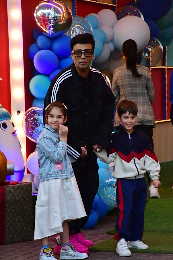 Bollywood_20Celebs_20arrives_20at_20Ambani_20House_20for_20Akash_20Ambani_20Son_20Prithvis_20Birthday_20bash_20Photos_3.jpg 9