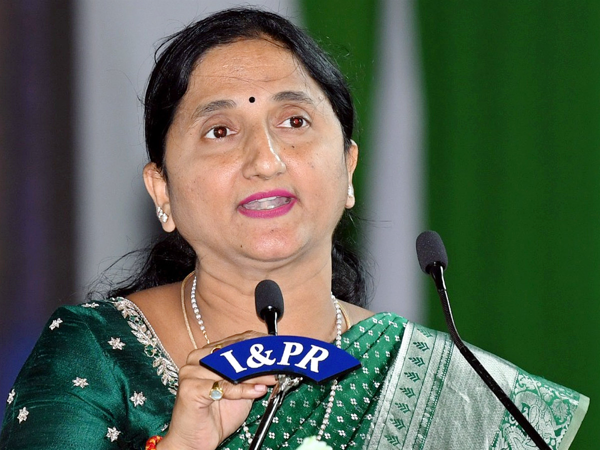 CM_20YS_20Jagan_20Rajahmundry_20Tour_20Photos_13.jpg 24