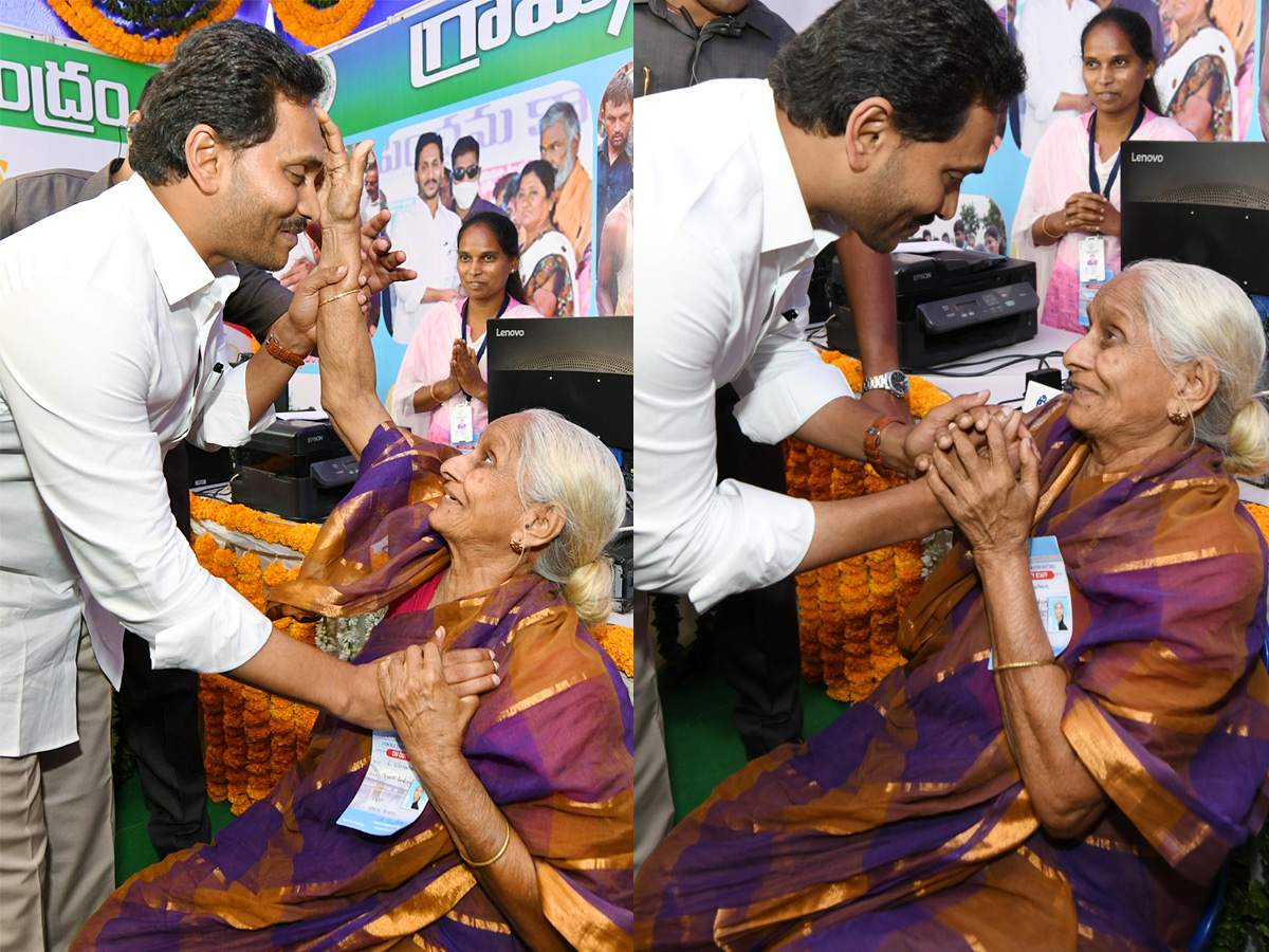 CM_20YS_20Jagan_20Rajahmundry_20Tour_20Photos_18.jpg 29
