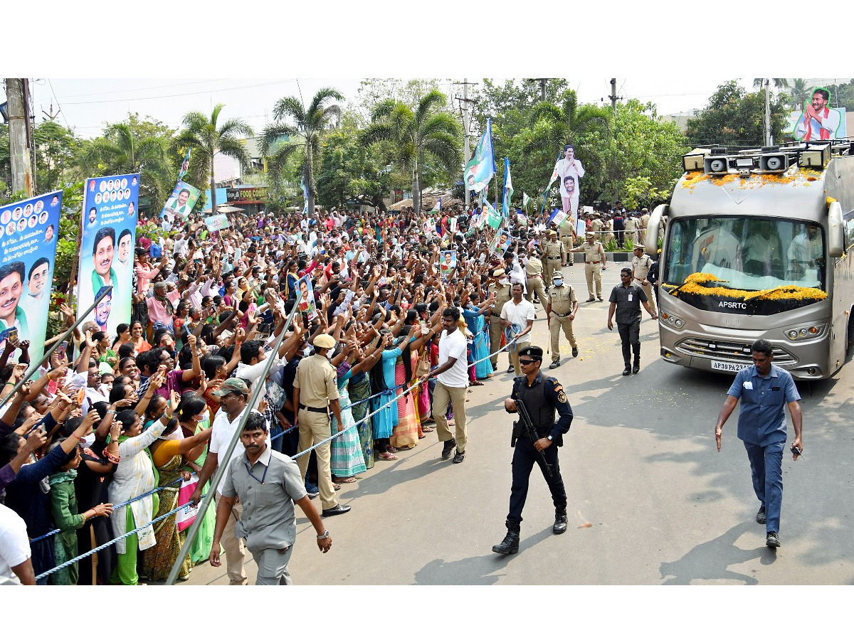 CM_20YS_20Jagan_20Rajahmundry_20Tour_20Photos_19.jpg 2
