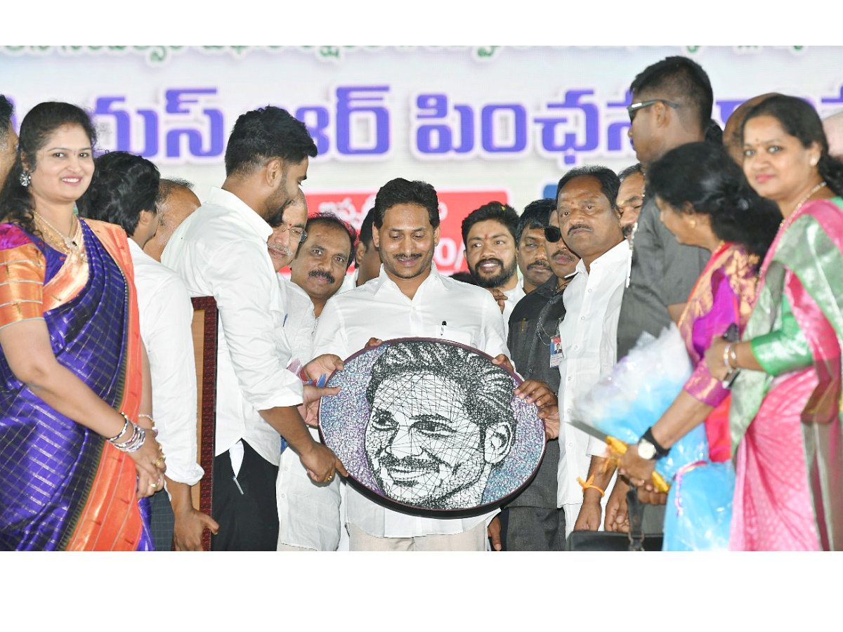 CM_20YS_20Jagan_20Rajahmundry_20Tour_20Photos_2.jpg 13