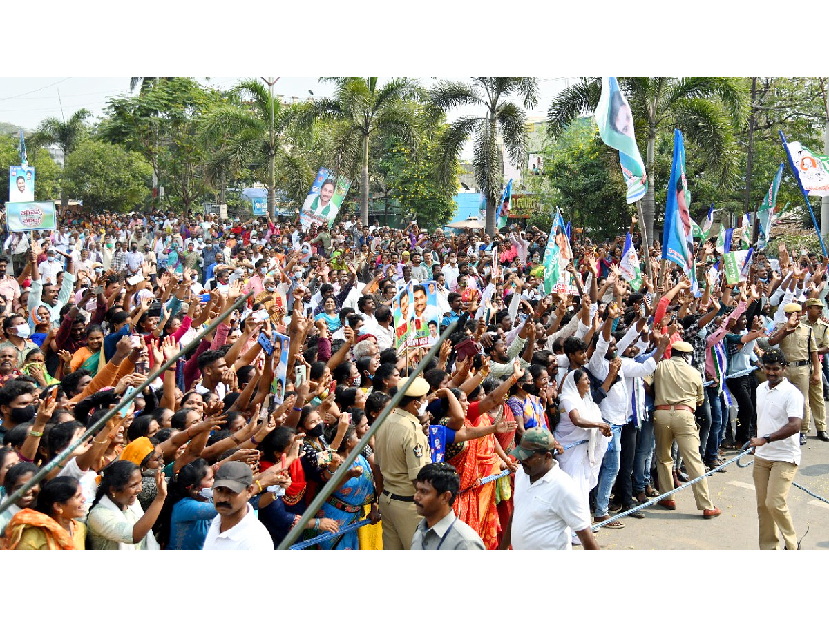 CM_20YS_20Jagan_20Rajahmundry_20Tour_20Photos_20.jpg 3