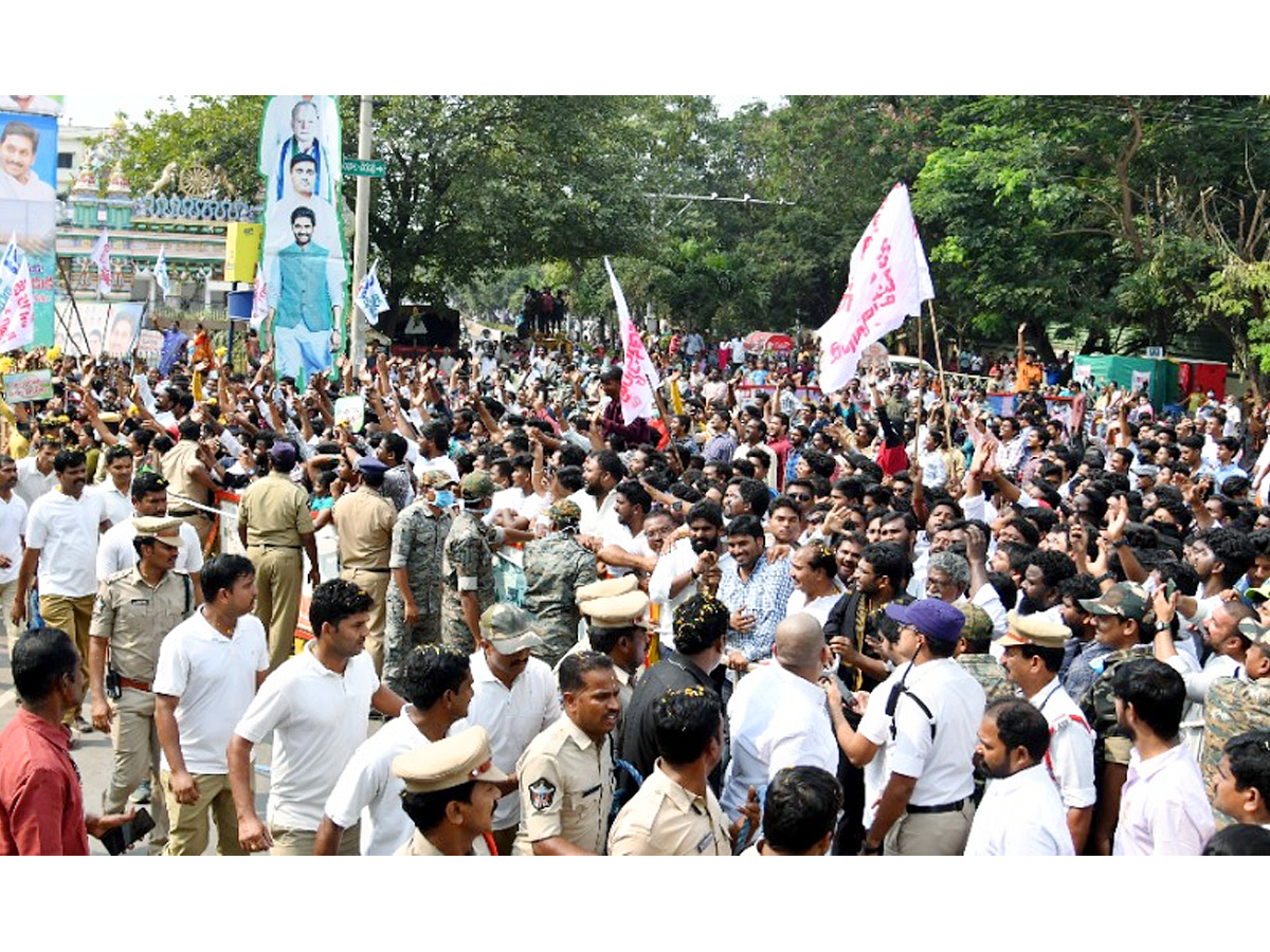 CM_20YS_20Jagan_20Rajahmundry_20Tour_20Photos_23.jpg 6