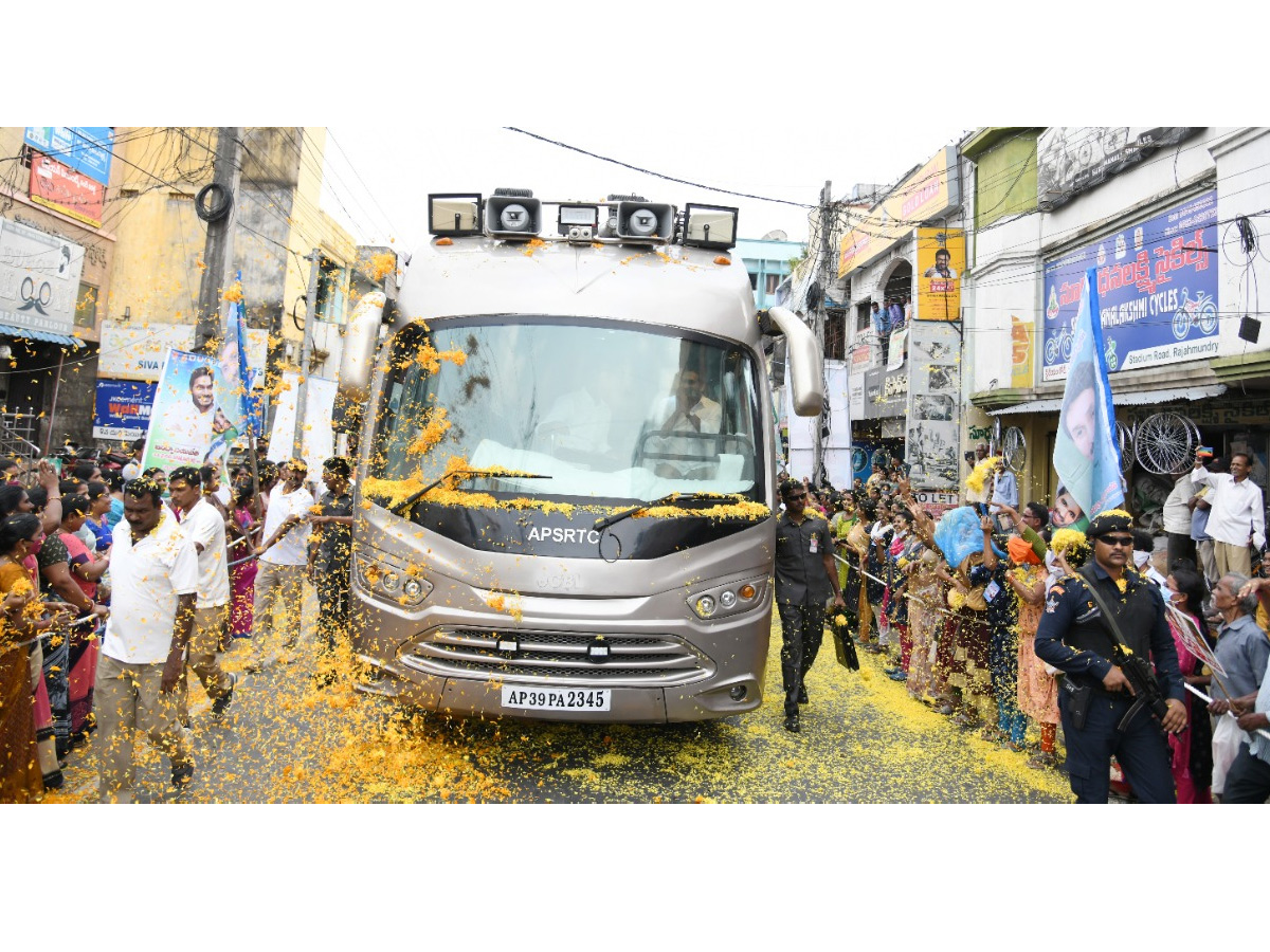CM_20YS_20Jagan_20Rajahmundry_20Tour_20Photos_28.jpg 11