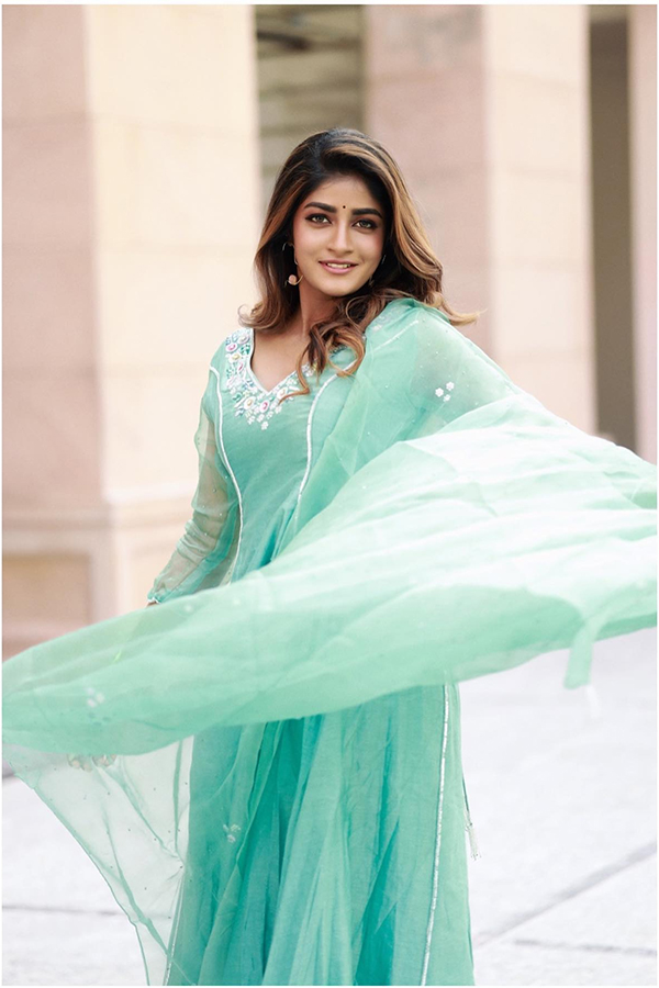 Telugu_20Actress_20Dimple_20Hayathi_20Latest_20Pics_10.jpg 10