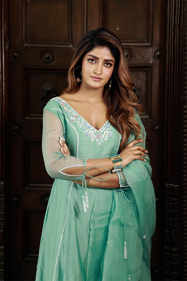 Telugu_20Actress_20Dimple_20Hayathi_20Latest_20Pics_12.jpg 12