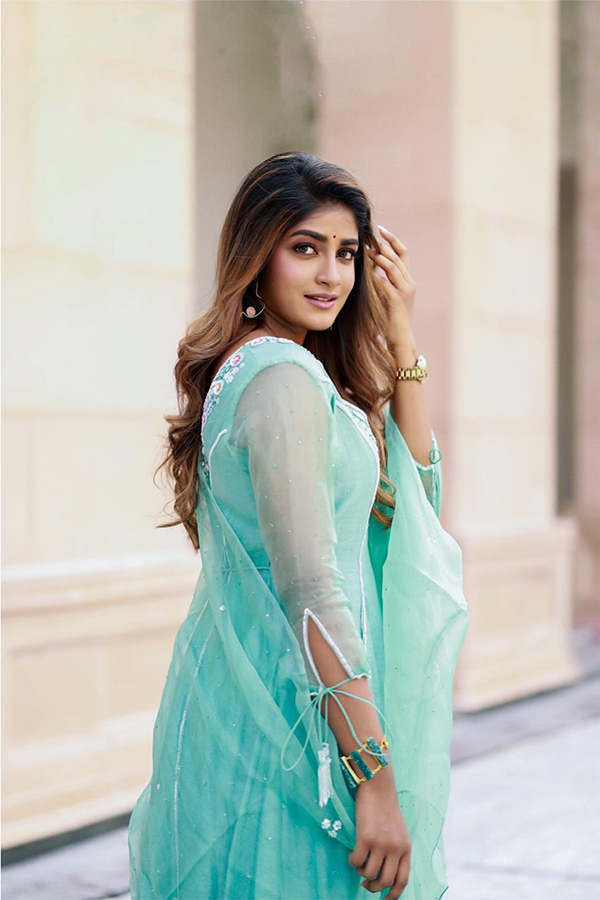 Telugu_20Actress_20Dimple_20Hayathi_20Latest_20Pics_13.jpg 13