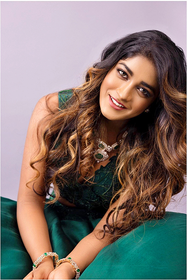 Telugu_20Actress_20Dimple_20Hayathi_20Latest_20Pics_4.jpg 4
