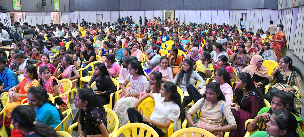 Celebrations_20At_20Vijayawada_20Siddhartha_20College_20Photos_10.jpg 10