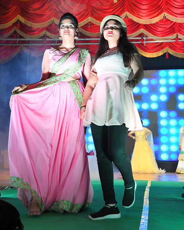 Celebrations_20At_20Vijayawada_20Siddhartha_20College_20Photos_16.jpg 16