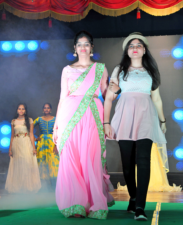Celebrations_20At_20Vijayawada_20Siddhartha_20College_20Photos_17.jpg 17