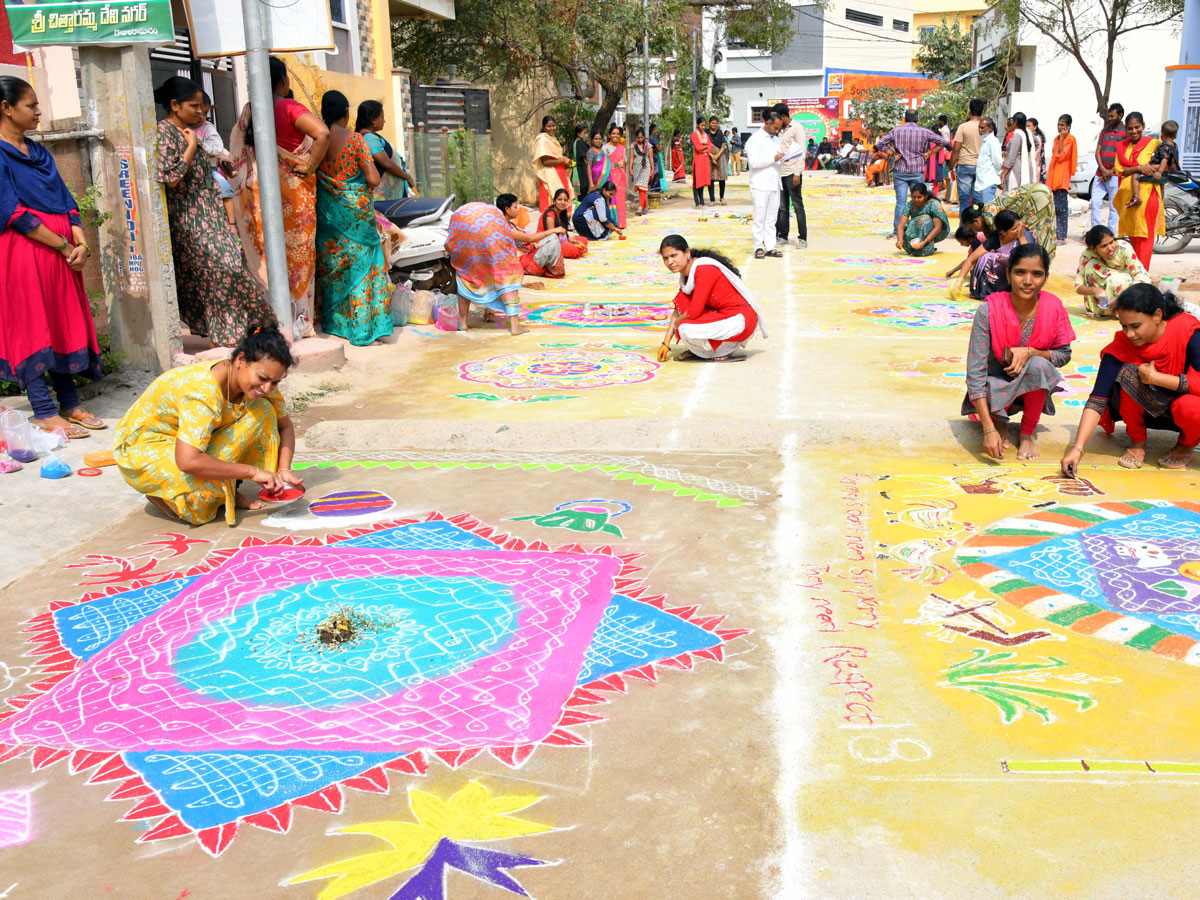Rangoli_20Competition_20At_20Hyderabad_20Organised_20by_20Sakshi_20Telugu_20News_20Paper_20Photos_22.jpg 23