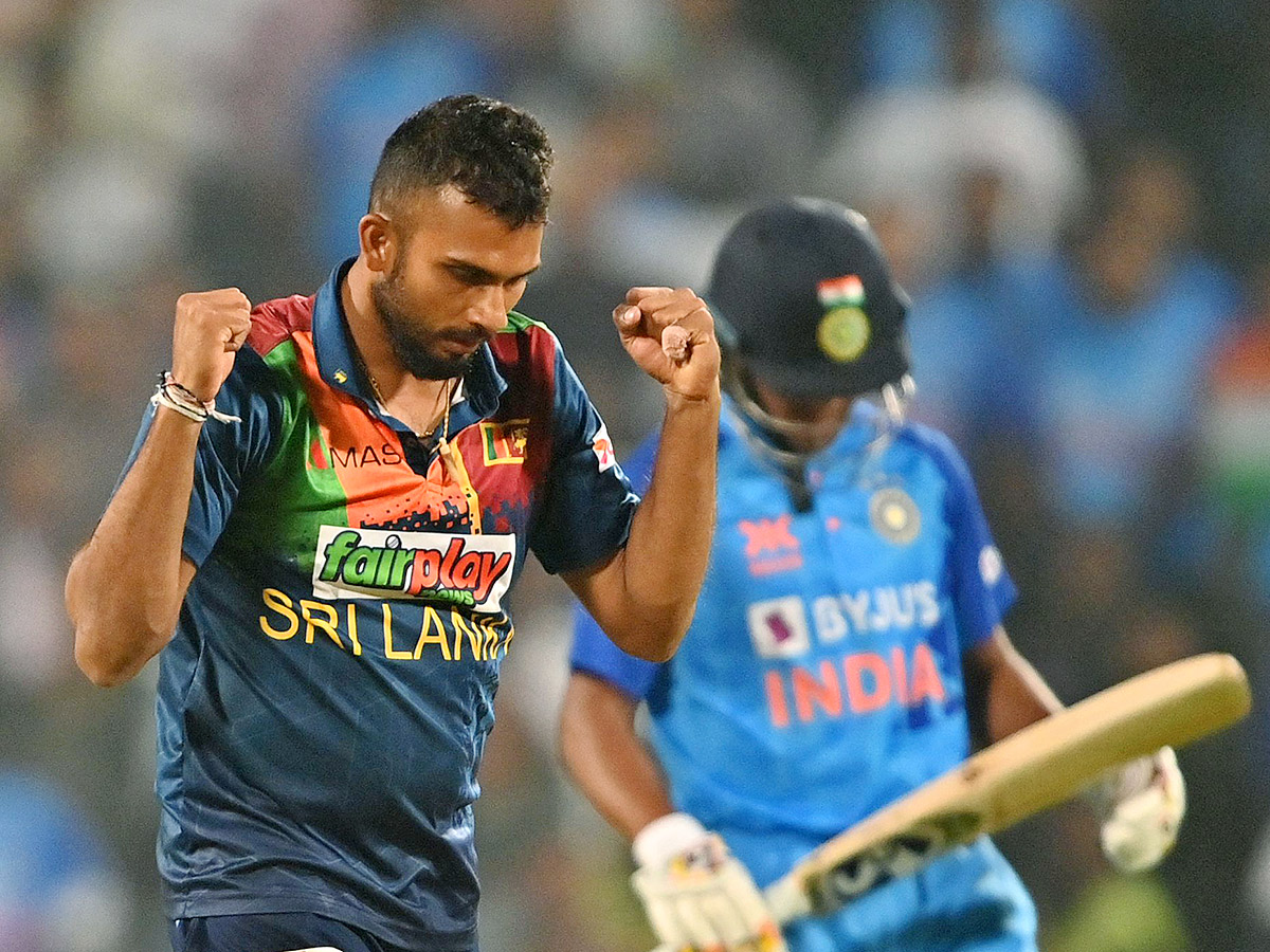 India_20and_20Sri_20Lanka_20Second_20Twenty20_20international_20Cricket_20Match_20at_20Pune_3.jpg 3