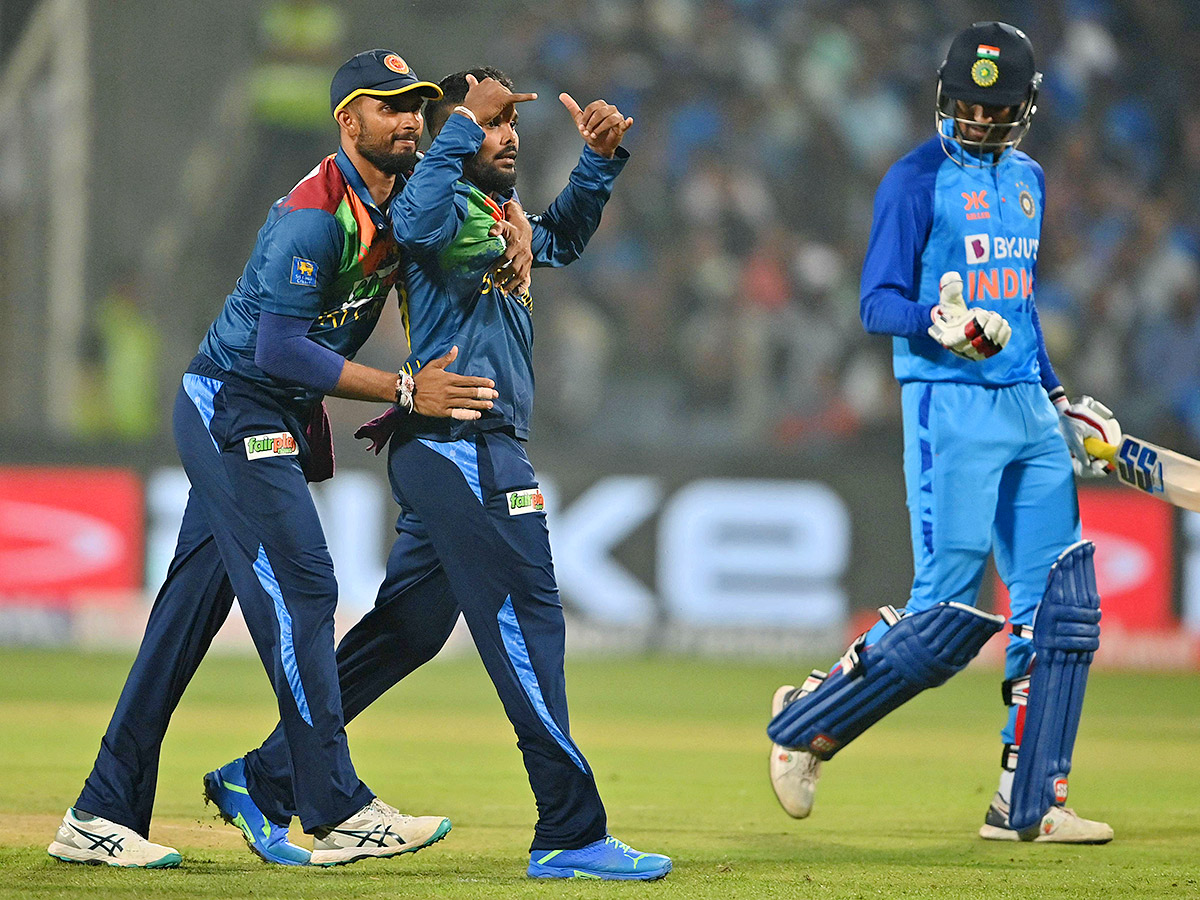 India_20and_20Sri_20Lanka_20Second_20Twenty20_20international_20Cricket_20Match_20at_20Pune_9.jpg 9