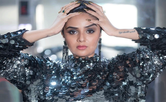 sreemukhi.gif