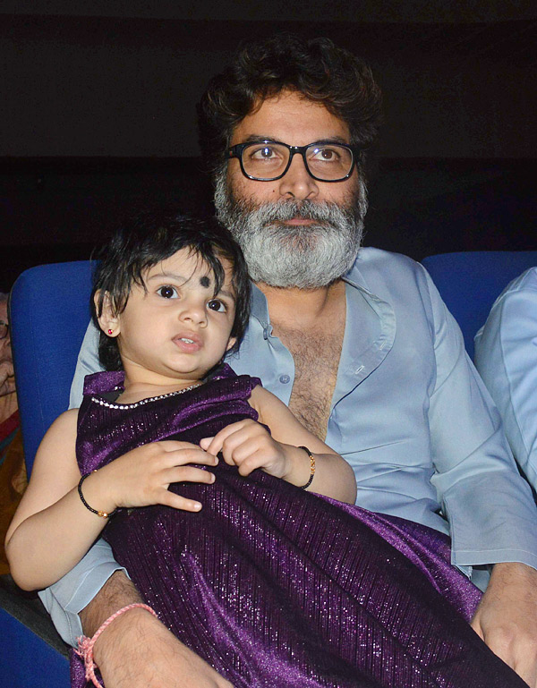 Trivikram_20Srinivas_20Wife_20Soujanya_20Enthralls_20Audiences_20With_20Her_20Kuchipudi_20Dance_3.jpg 3