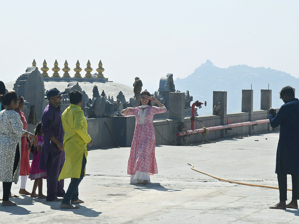 Devotees_20Crowd_20at_20Yadadri_20Temple_11.jpg 11