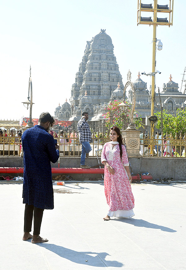 Devotees_20Crowd_20at_20Yadadri_20Temple_13.jpg 13