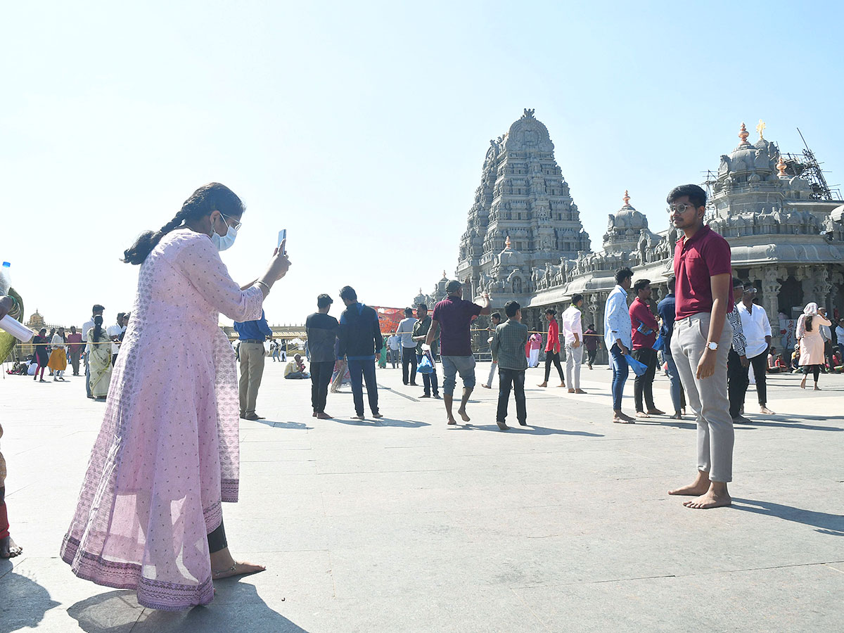 Devotees_20Crowd_20at_20Yadadri_20Temple_14.jpg 14
