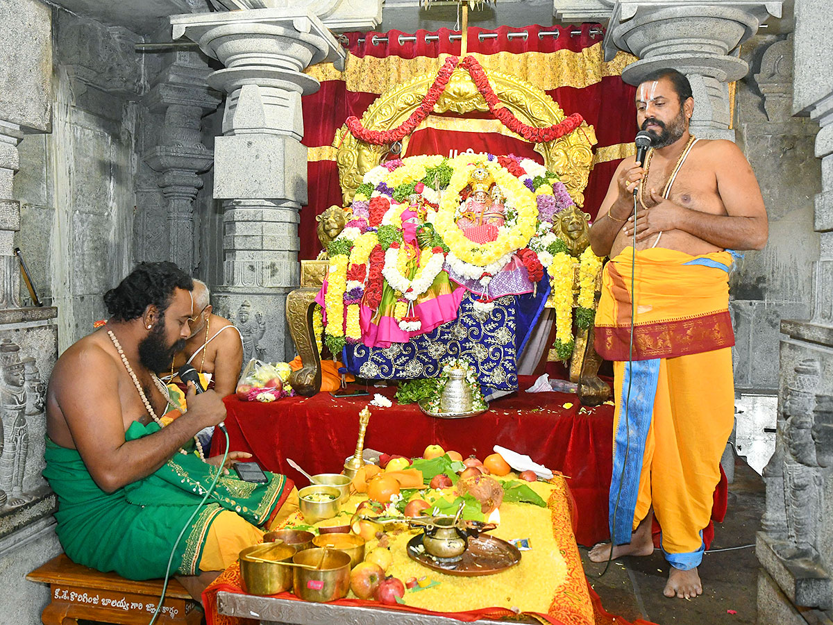 Devotees_20Crowd_20at_20Yadadri_20Temple_4.jpg 4