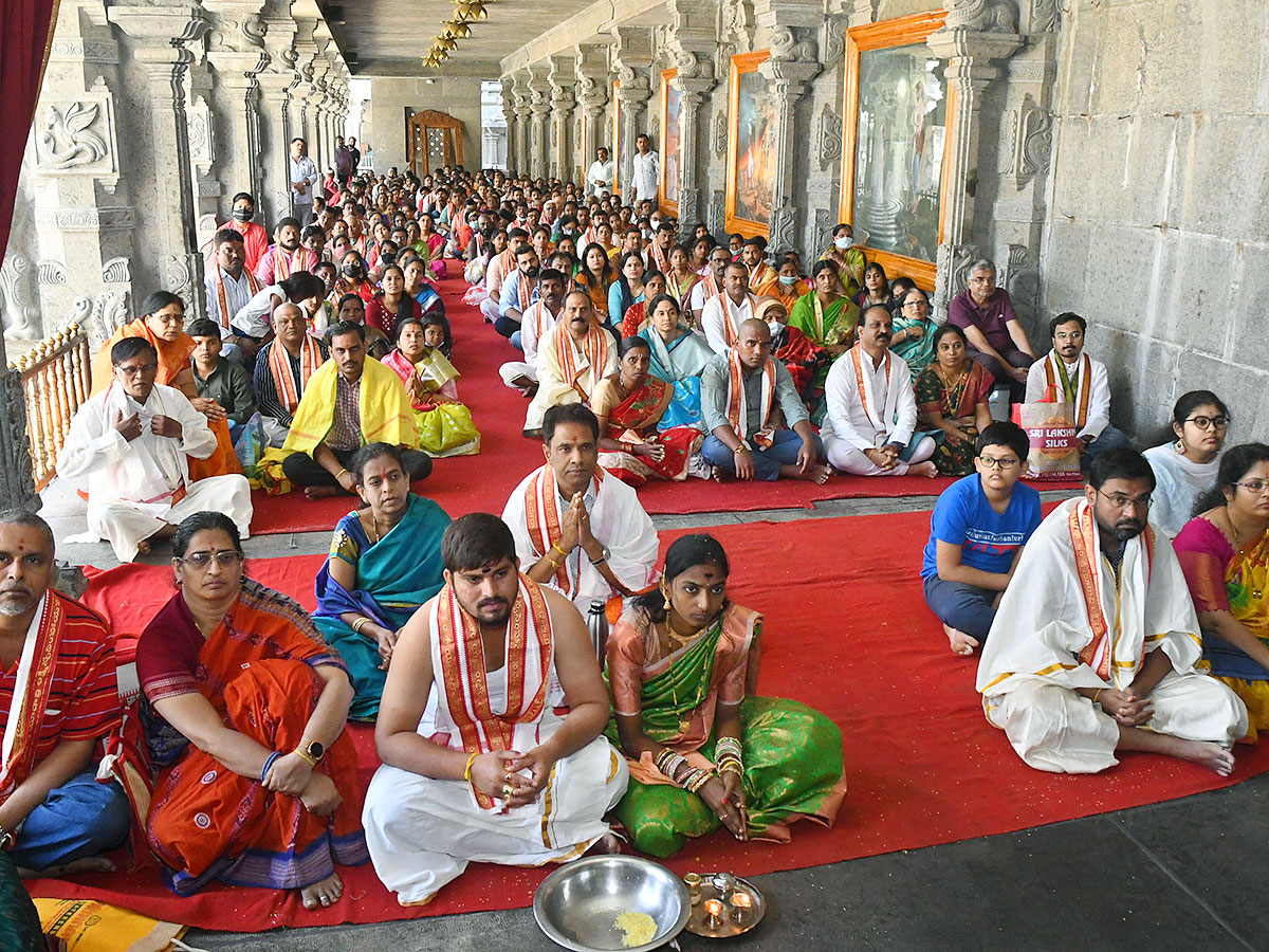 Devotees_20Crowd_20at_20Yadadri_20Temple_5.jpg 5