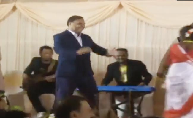 Himanta_Biswa_Sarma_Dance.jpg