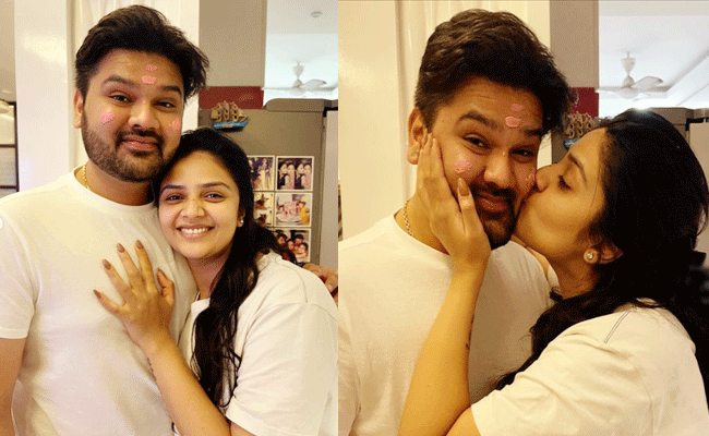 sreemukhi.gif