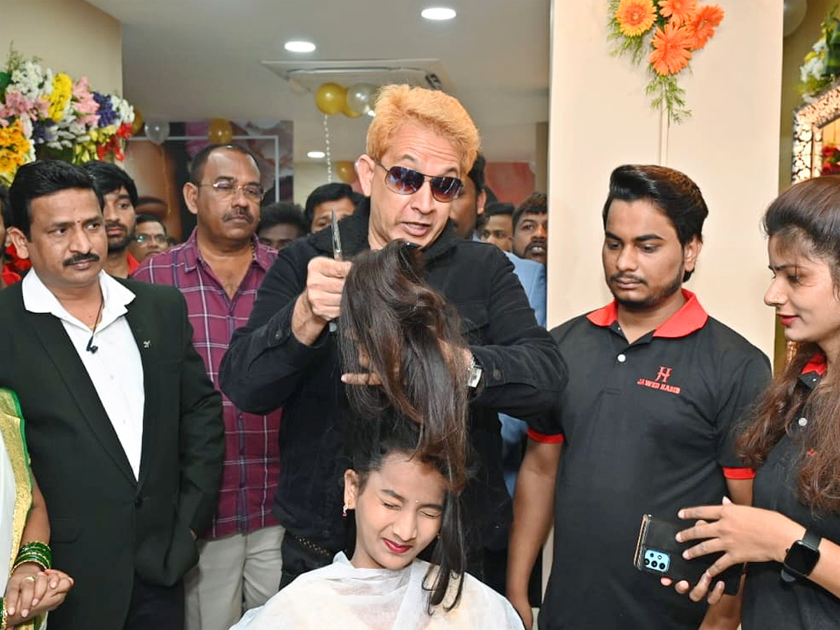 Hair_20stylist_20Jawed_20Habib_20launches_20Hair_20Studio_20in_20Hyderabad_20Photos_8.jpg 1