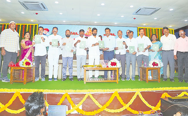 SRINIVAS-GOUD.jpg