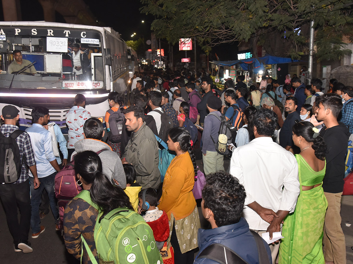 Sankranti_202023_20Huge_20Rush_20at_20Railway_20and_20Bus_20Stations_22.jpg 22