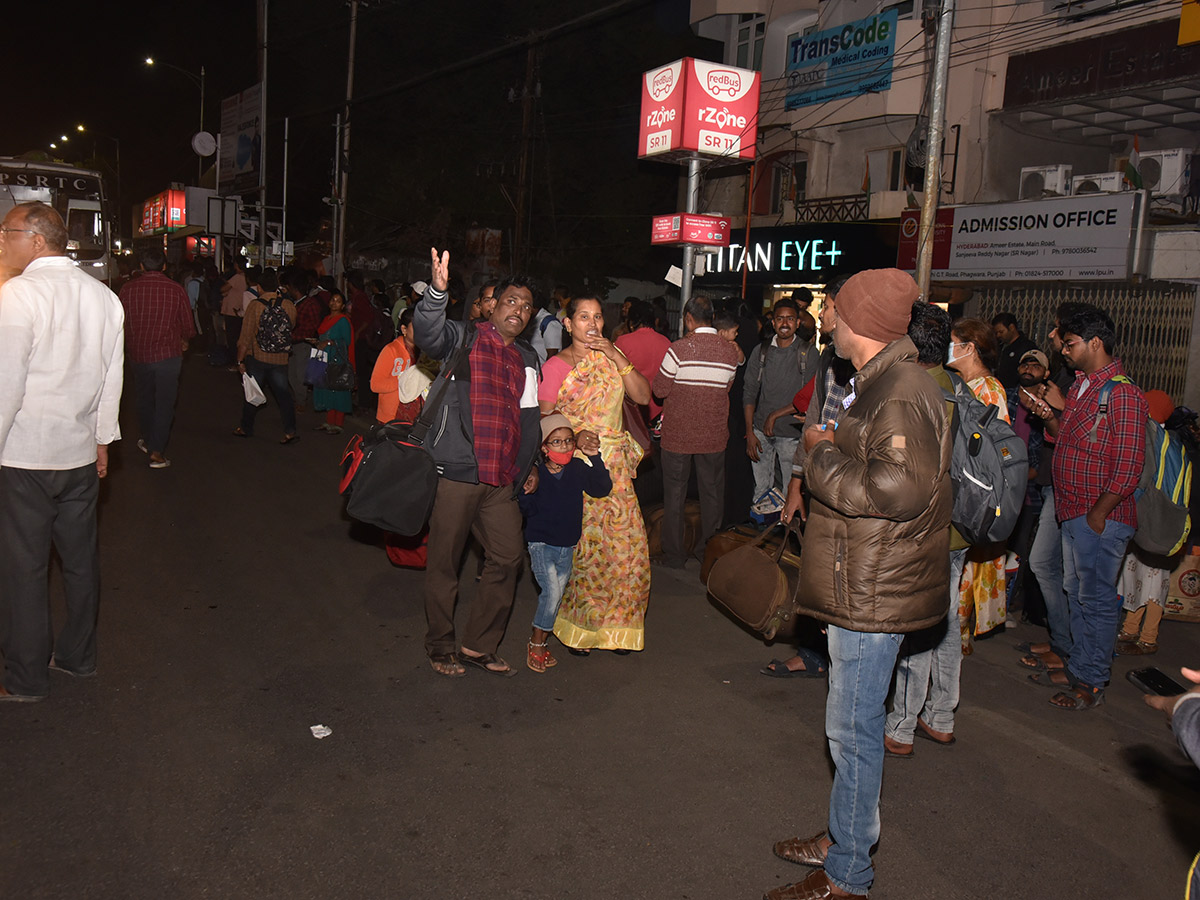 Sankranti_202023_20Huge_20Rush_20at_20Railway_20and_20Bus_20Stations_30.jpg 30