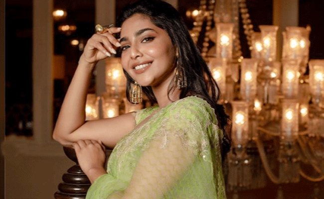 aishwarya-lekshmi.gif