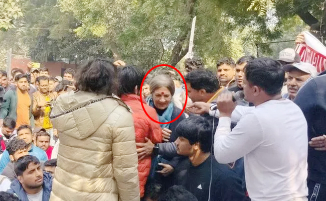 Brinda_Wrestlers_Protest.jpg