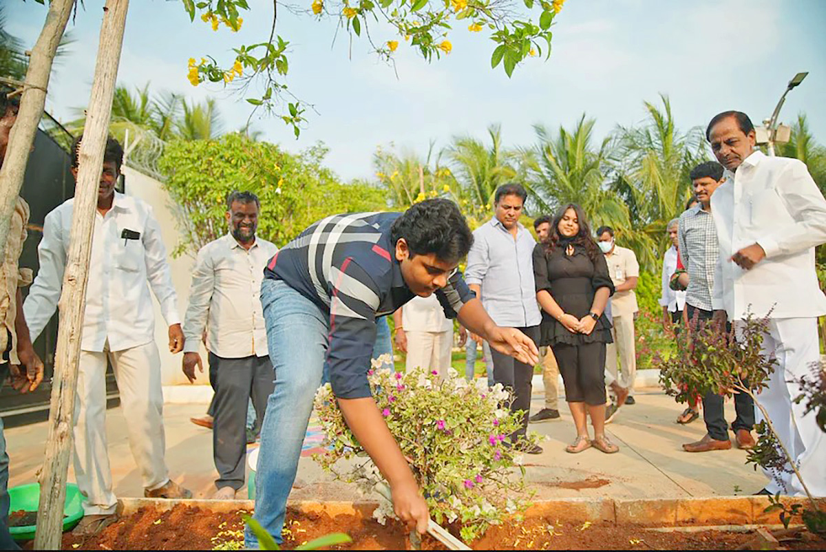 KTR_20Son_20Himanshu_20Rare_20Pictures_11.jpg 11