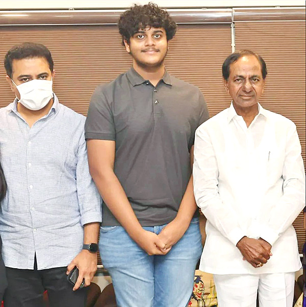 KTR_20Son_20Himanshu_20Rare_20Pictures_25.jpg 25