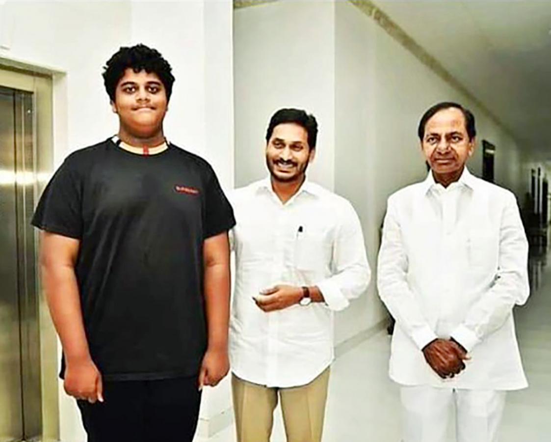 KTR_20Son_20Himanshu_20Rare_20Pictures_5.jpg 5