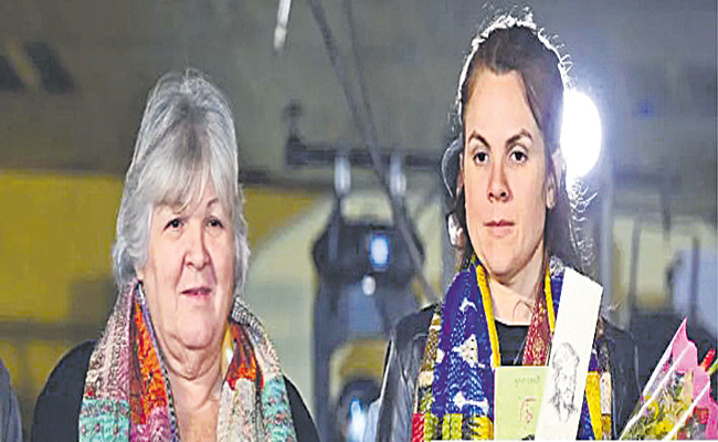 GUEVARA-DAUGHTER-AND-GRAND-.jpg