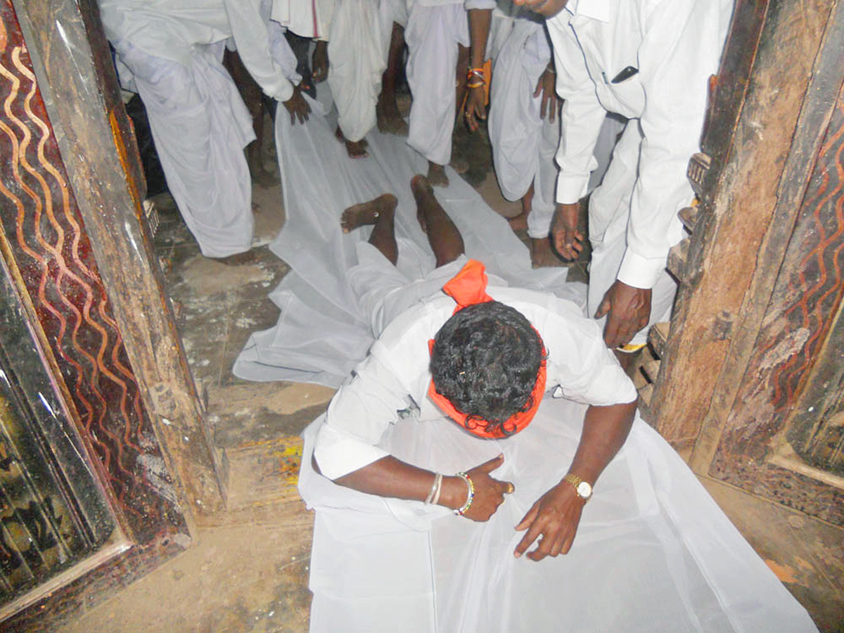 Nagoba_20Jatara_20Concludes_20In_20Telangana_20.jpg 19