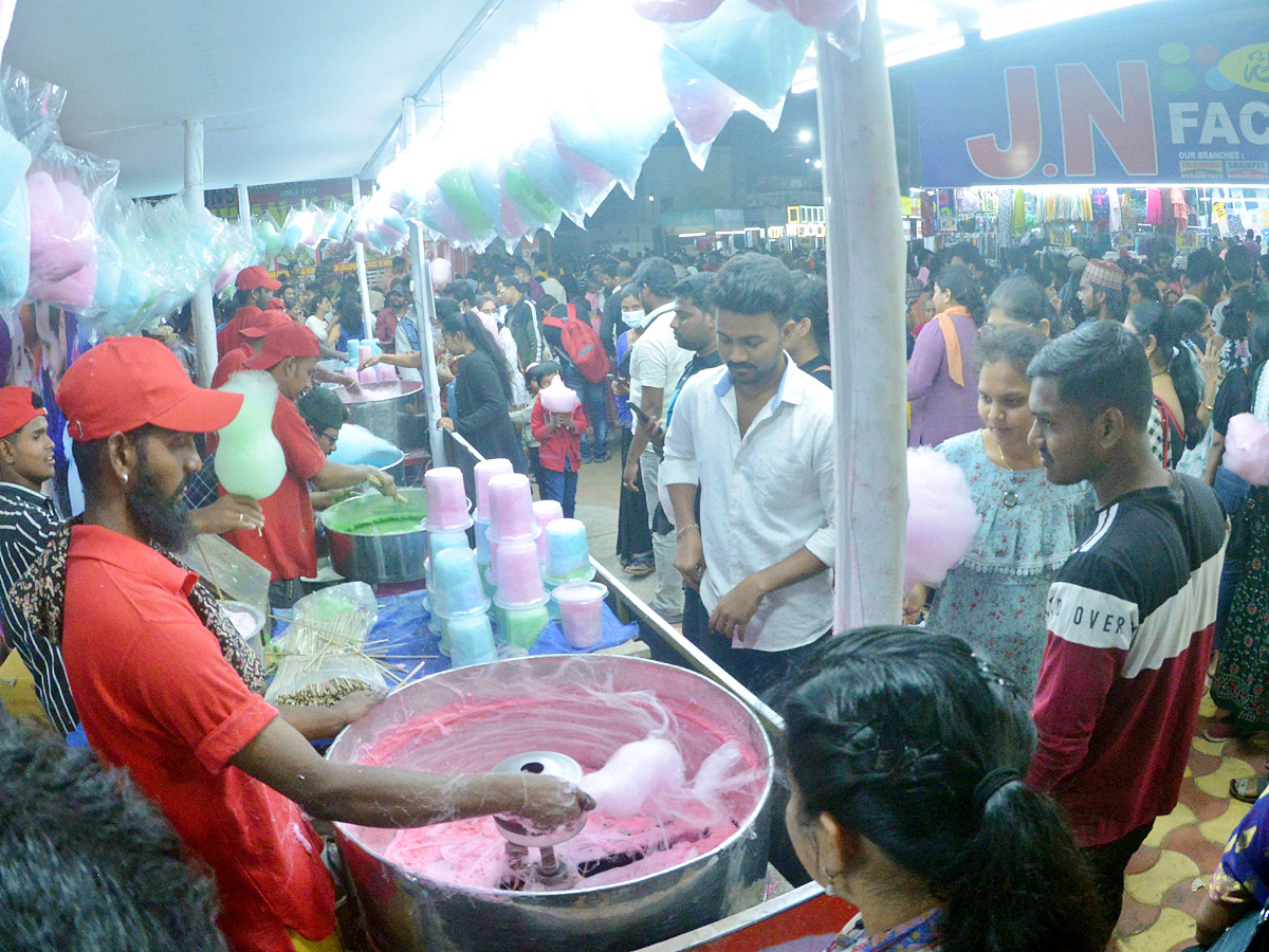 Nampally_20Exhibition_20Drawing_20Heavy_20Crowd_20Photos_1.jpg 2