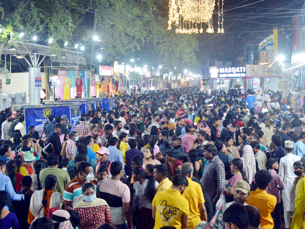 Nampally_20Exhibition_20Drawing_20Heavy_20Crowd_20Photos_10.jpg 10
