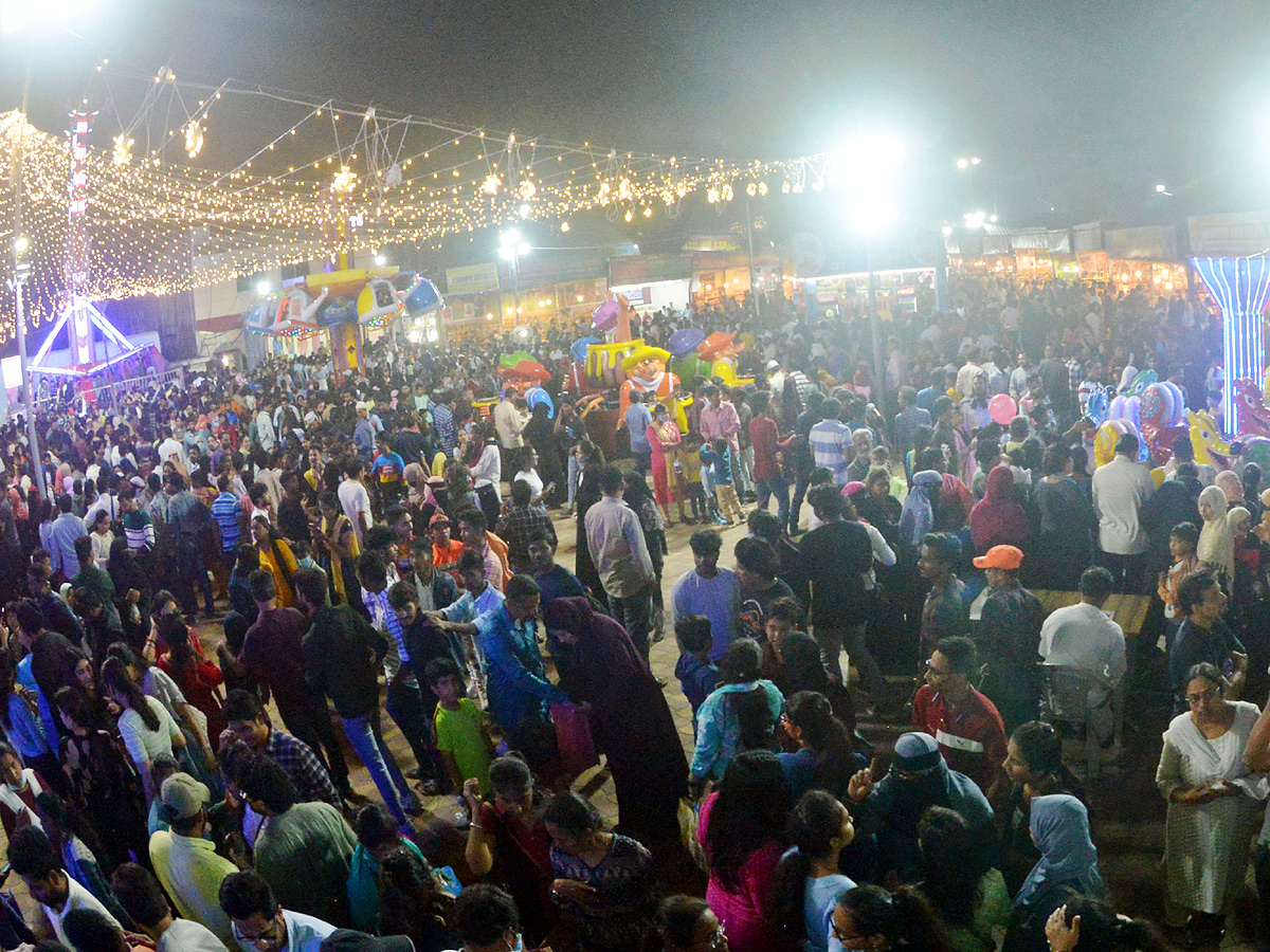Nampally_20Exhibition_20Drawing_20Heavy_20Crowd_20Photos_2.jpg 1
