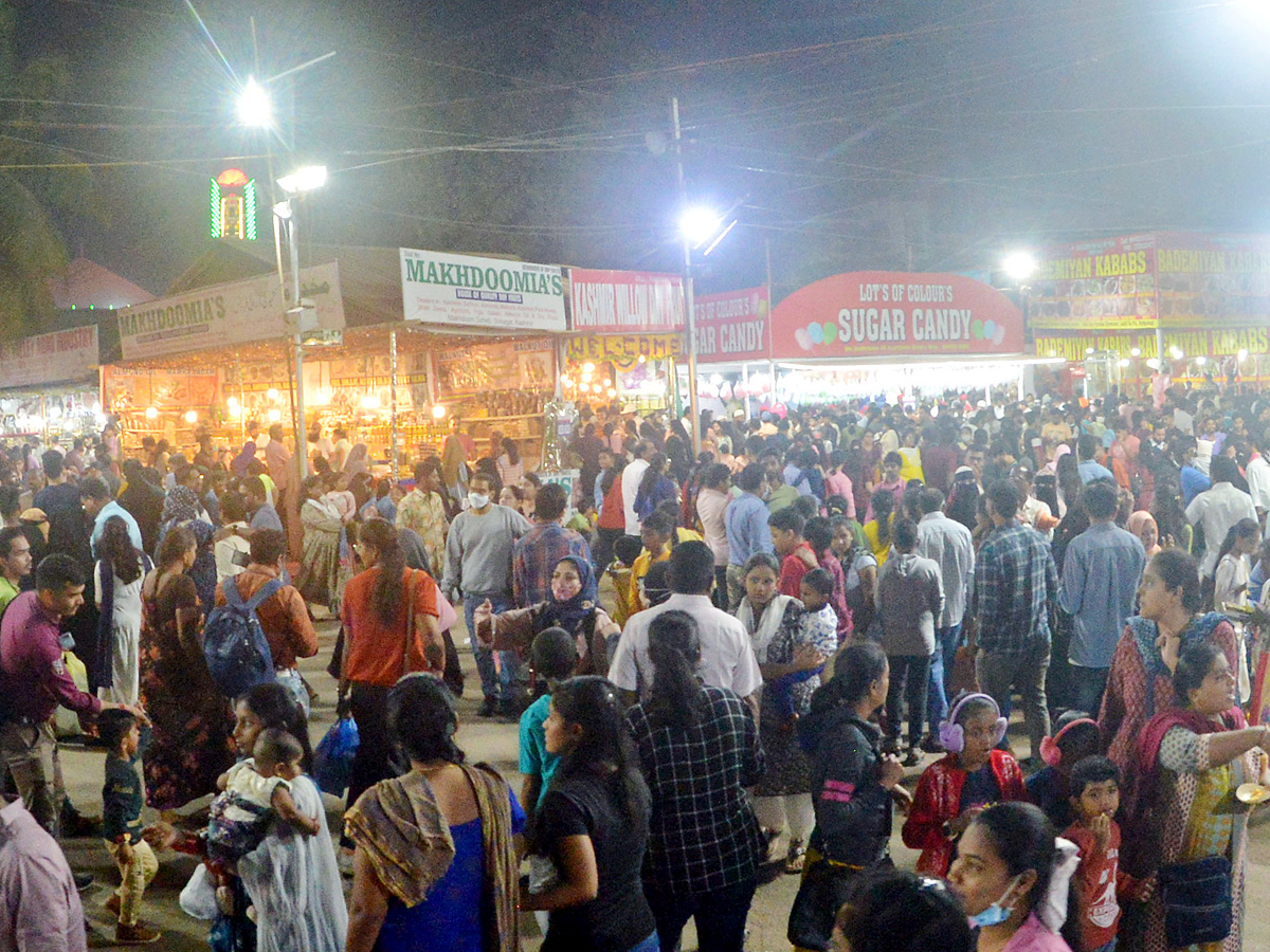 Nampally_20Exhibition_20Drawing_20Heavy_20Crowd_20Photos_5.jpg 5