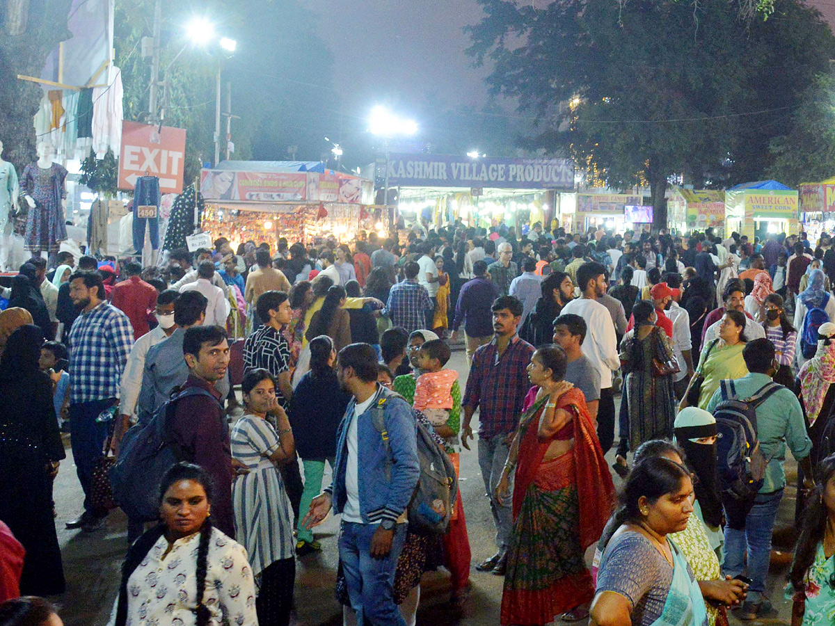 Nampally_20Exhibition_20Drawing_20Heavy_20Crowd_20Photos_9.jpg 9