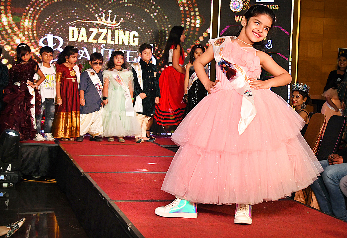 Fashion_20Show_20in_20Visakhapatnam_20Photos_14.jpg 12