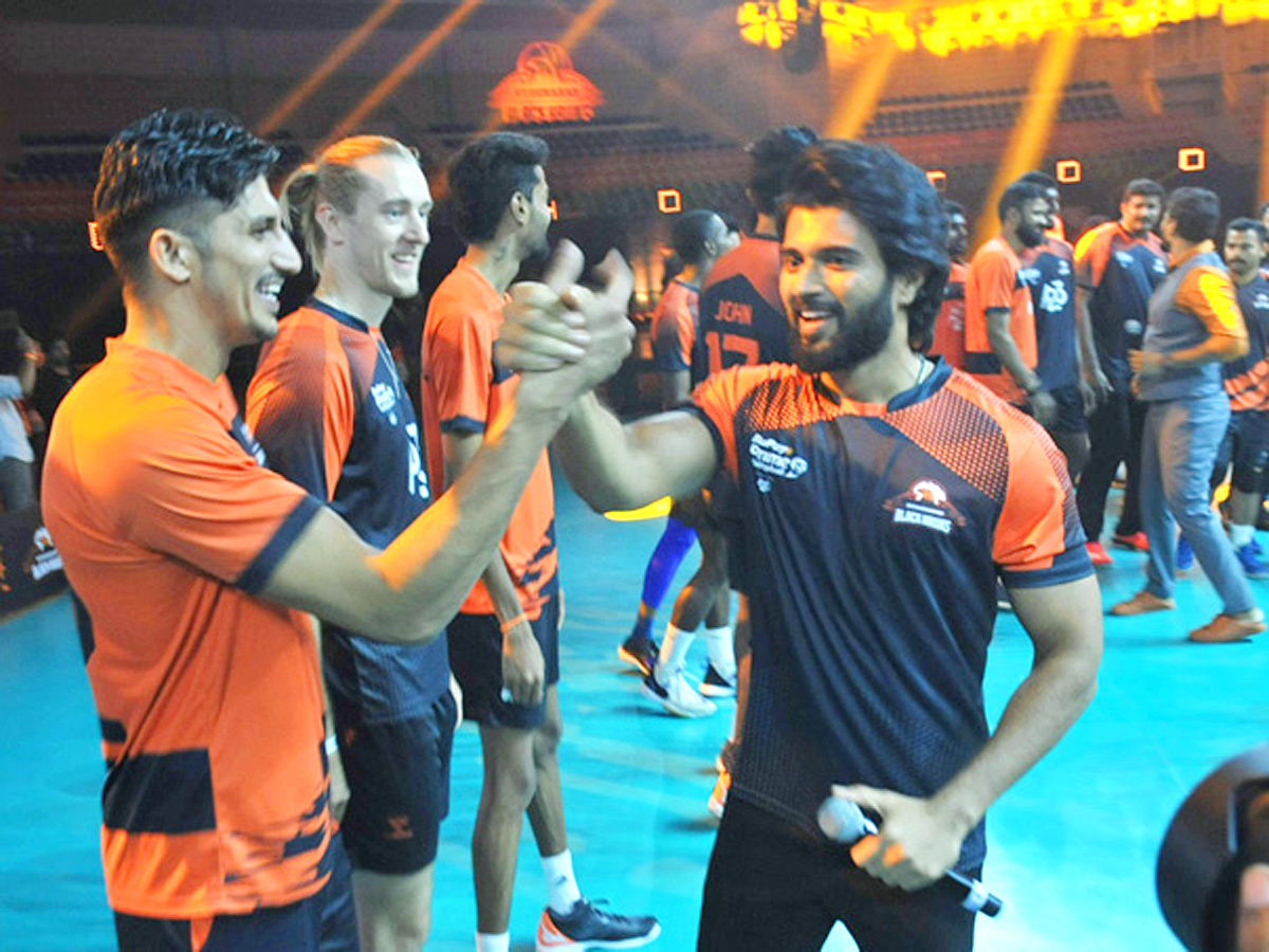 Vijay_20Deverakonda_20becomes_20Co_20Owner_20of_20Hyderabad_20Black_20Hawks_1.jpg 1