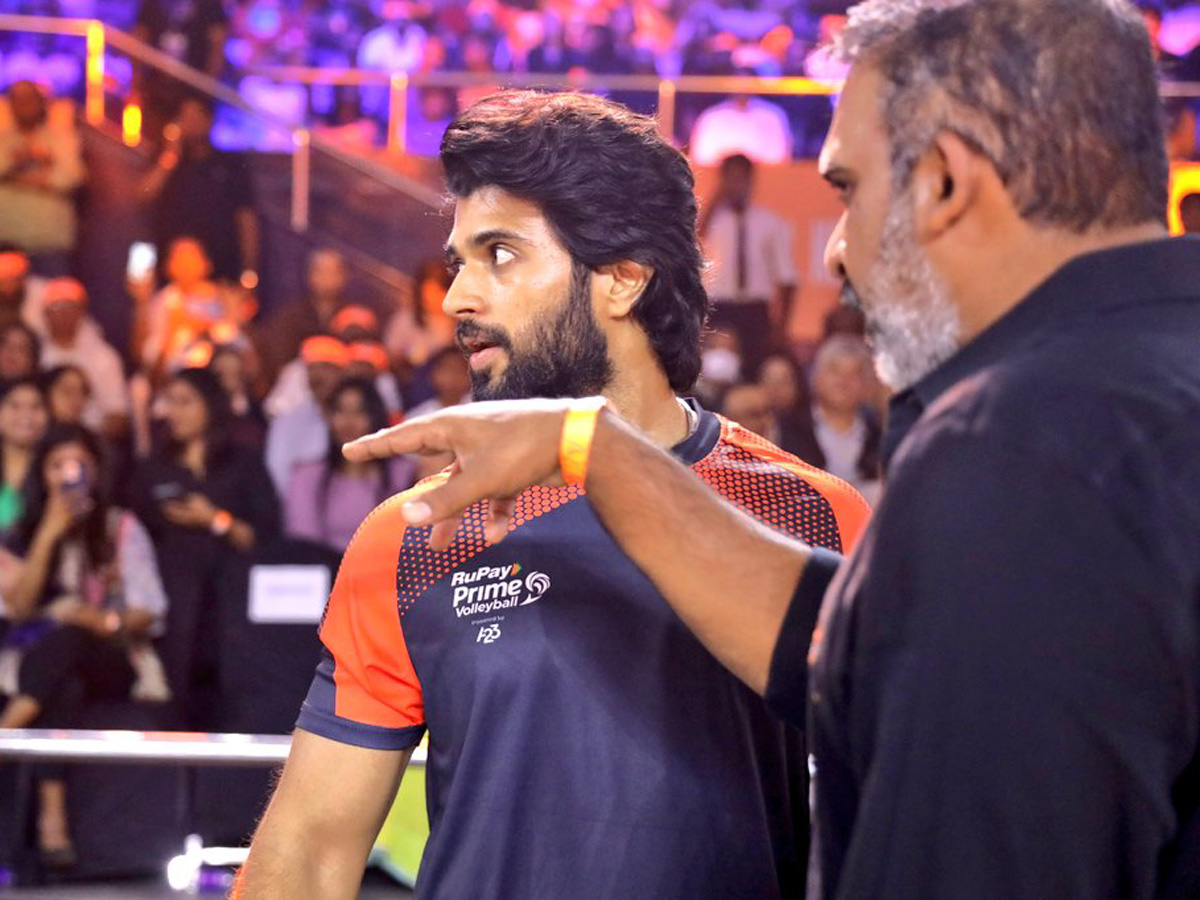 Vijay_20Deverakonda_20becomes_20Co_20Owner_20of_20Hyderabad_20Black_20Hawks_12.jpg 12