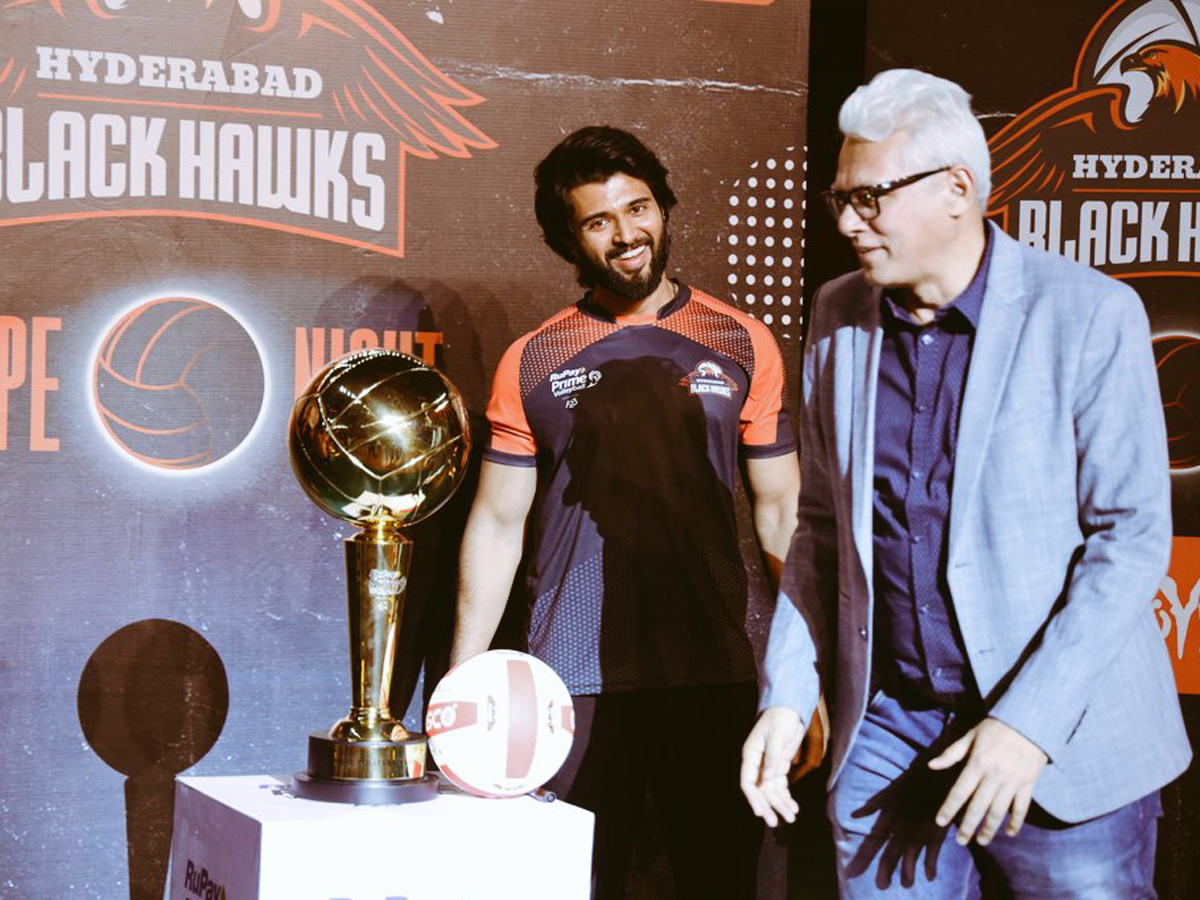 Vijay_20Deverakonda_20becomes_20Co_20Owner_20of_20Hyderabad_20Black_20Hawks_13.jpg 13