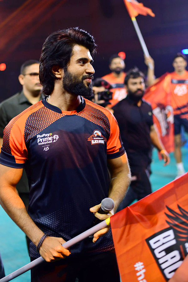 Vijay_20Deverakonda_20becomes_20Co_20Owner_20of_20Hyderabad_20Black_20Hawks_17.jpg 16