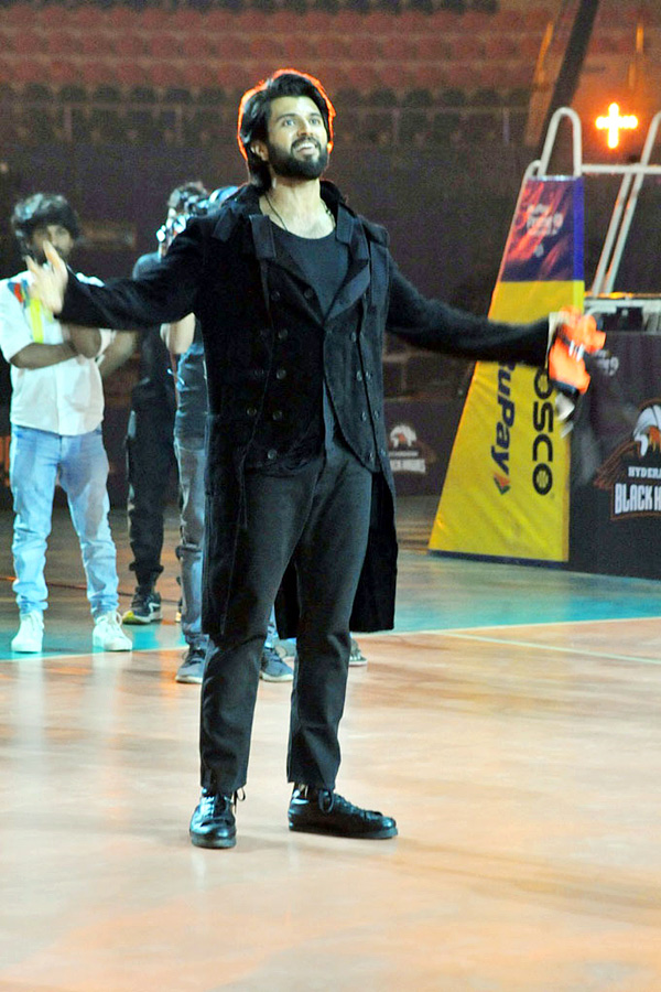 Vijay_20Deverakonda_20becomes_20Co_20Owner_20of_20Hyderabad_20Black_20Hawks_22.jpg 21